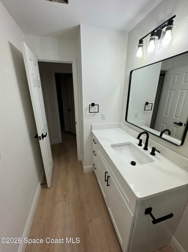 Building Photo - 328 Bay Ave