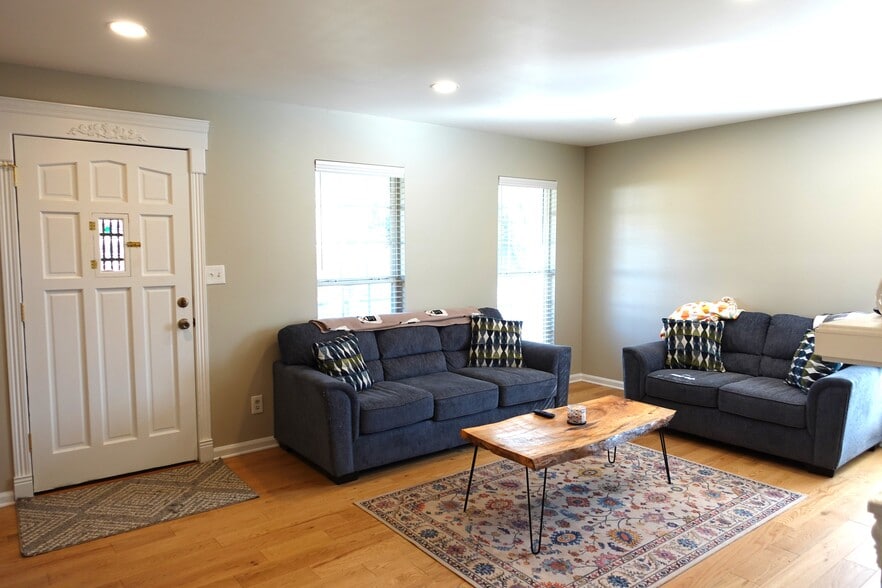 Front Door - 1333 Holliday Dr