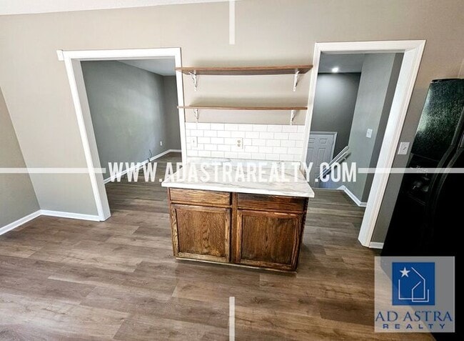 Building Photo - Updated 3 Bed 2 Bath Home in Kansas City-Coming SOON!!