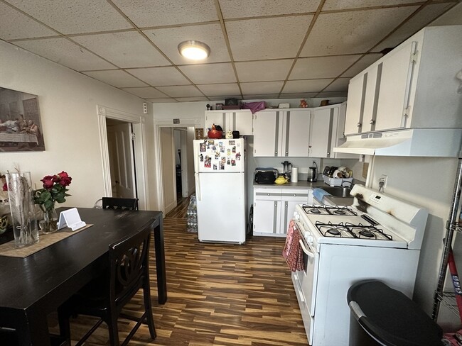 Building Photo - 41 Louis St