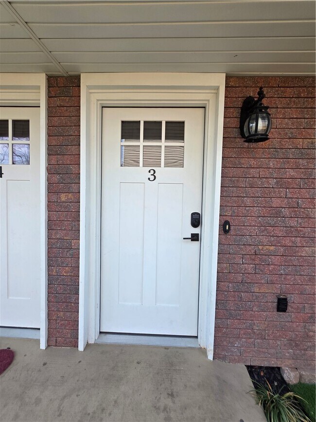 Building Photo - 2300 SE Jayel Terrace