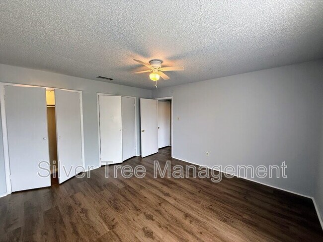 Building Photo - 4820 Wellesley Ave