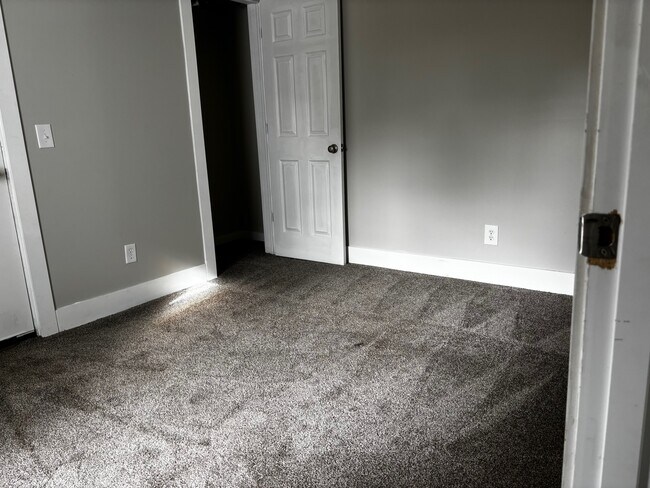 Building Photo - 129 Meachem Ave