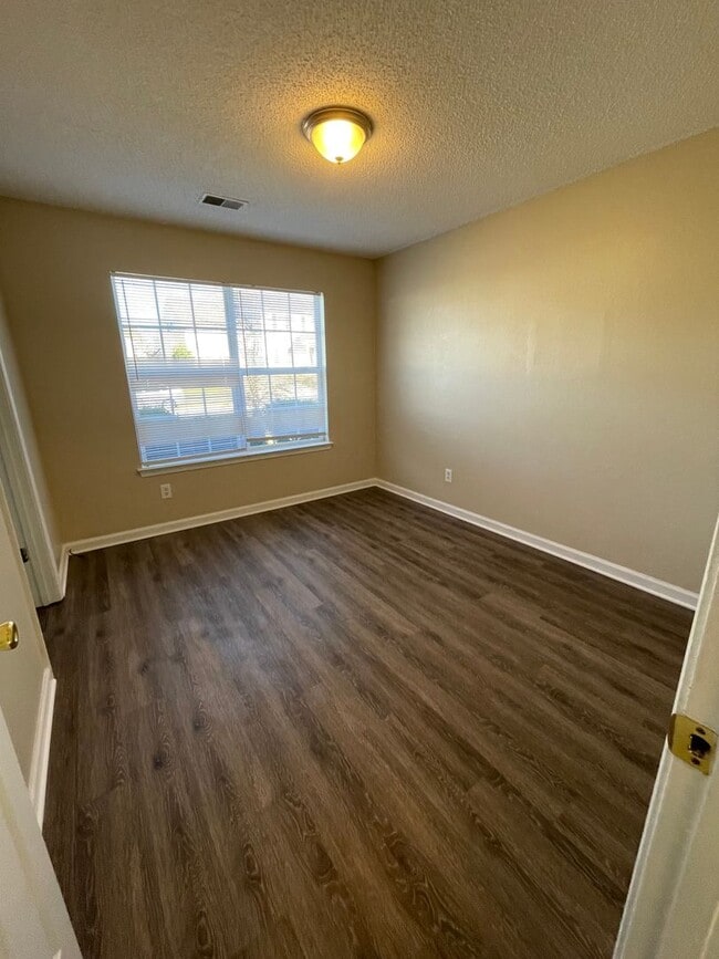 Building Photo - Charming 3-Bedroom Home in Oak Pointe – COMING IN JUNE!!!!!!!!!