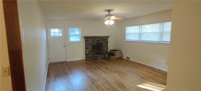 Building Photo - 1350 N Kings Dr