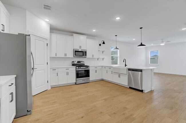 Building Photo - 8438 Bay Rdg Cir