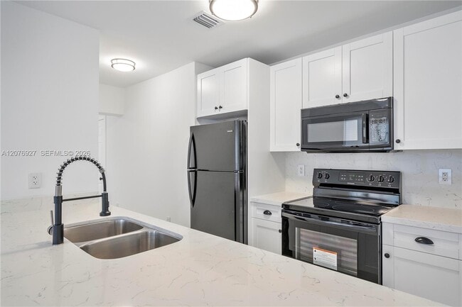 Building Photo - 490 NE 141st St