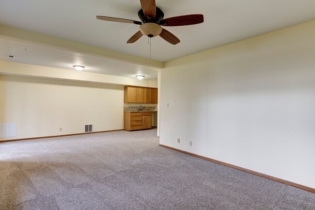 Building Photo - 3 Bedroom 2.5 bathroom nestled in woods with water view