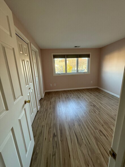 Secondary Bedroom-1 - 76 Oak Ridge Dr