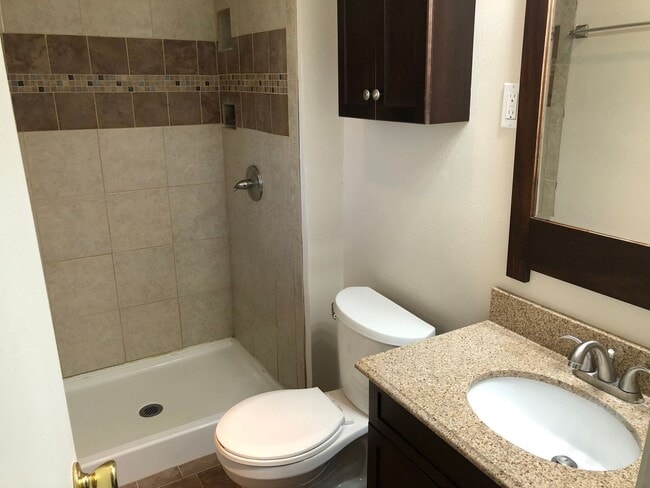 Building Photo - Charming 3 Bed 2 Bath!