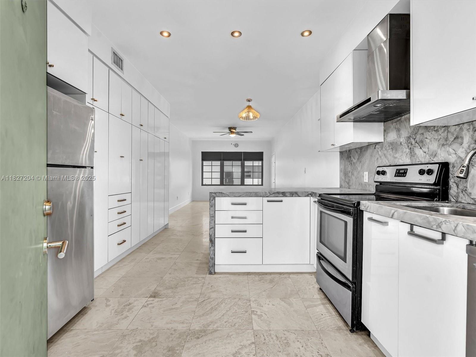 Building Photo - 1045 Lenox Ave