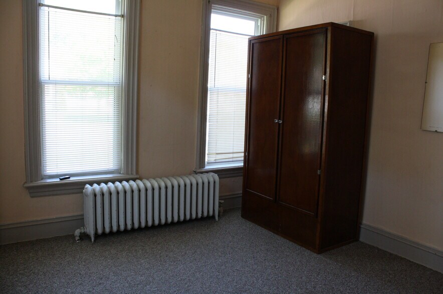 Building Photo - 117 E Howard St