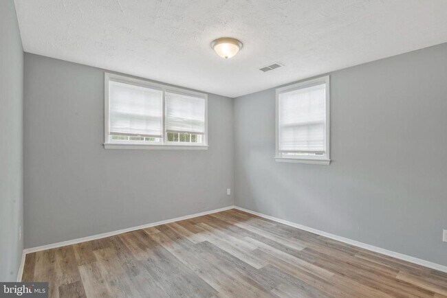 Building Photo - 14920 Carlbern Dr