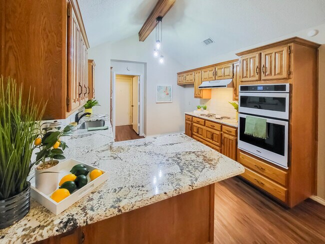 Building Photo - Stunning 3-2-2 in Arlington