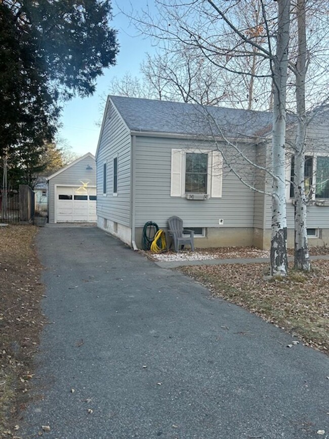 Building Photo - Charming 3-Bedroom Home in a Classic, Tree...