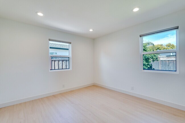 Building Photo - 2051 Randolph Dr