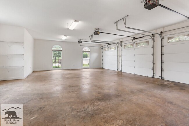 Building Photo - South AVL - Grand Residence in The Cotswol...