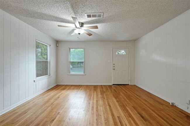 Building Photo - 2200 Rountree Dr
