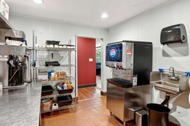 Building Photo - 16451 Golf Rd