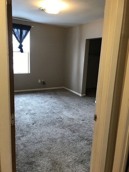 Building Photo - 3006 Emerson Avenue N #2
