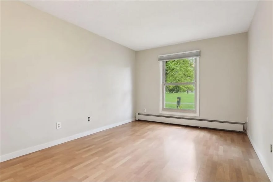 Building Photo - 935 11th Ave S