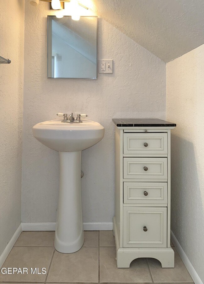 Building Photo - 611 New York Ave