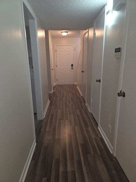 Building Photo - 583 Winding Creek Rd