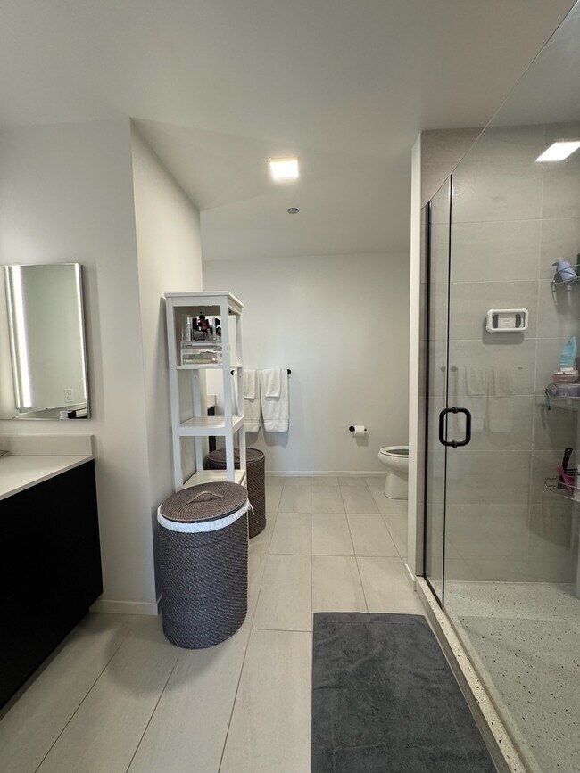 Building Photo - 225 N Elizabeth St