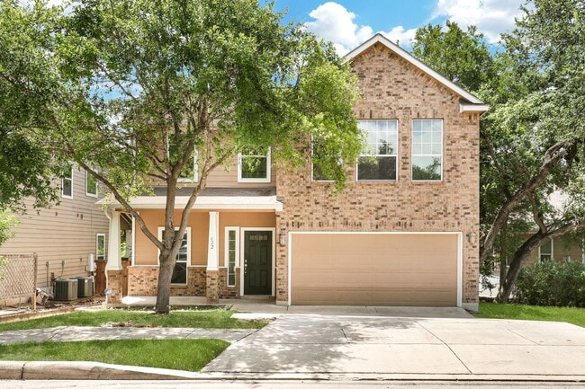 Primary Photo - Beautiful 3 Bedroom 2 1/2 in trophy ridge