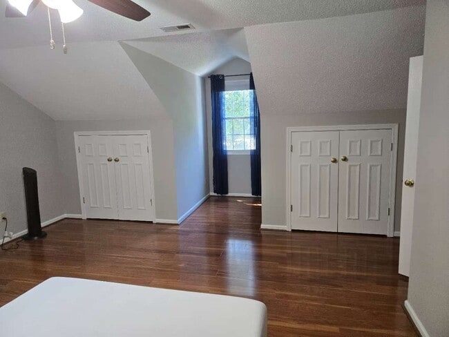 Building Photo - 4497 Village Park Dr W