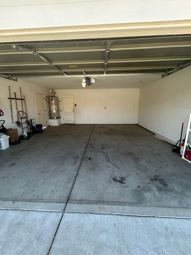 Building Photo - 2454 Ranier Way
