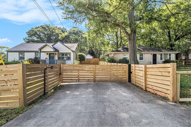 Building Photo - Fully Renovated Smart Home | EV Ready | Au...