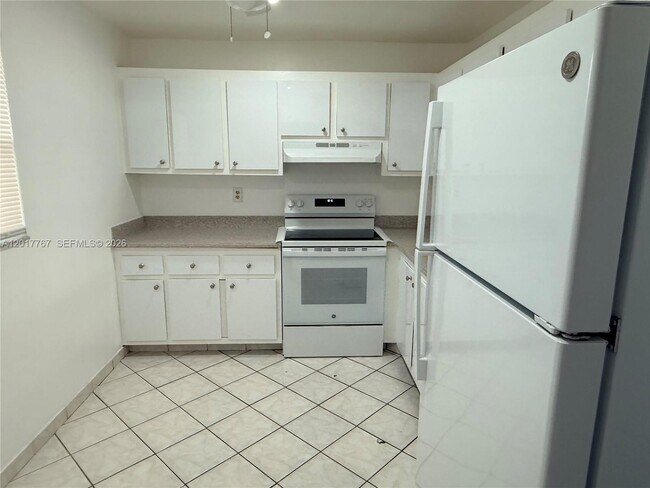 Building Photo - 1820 SW 81st Ave