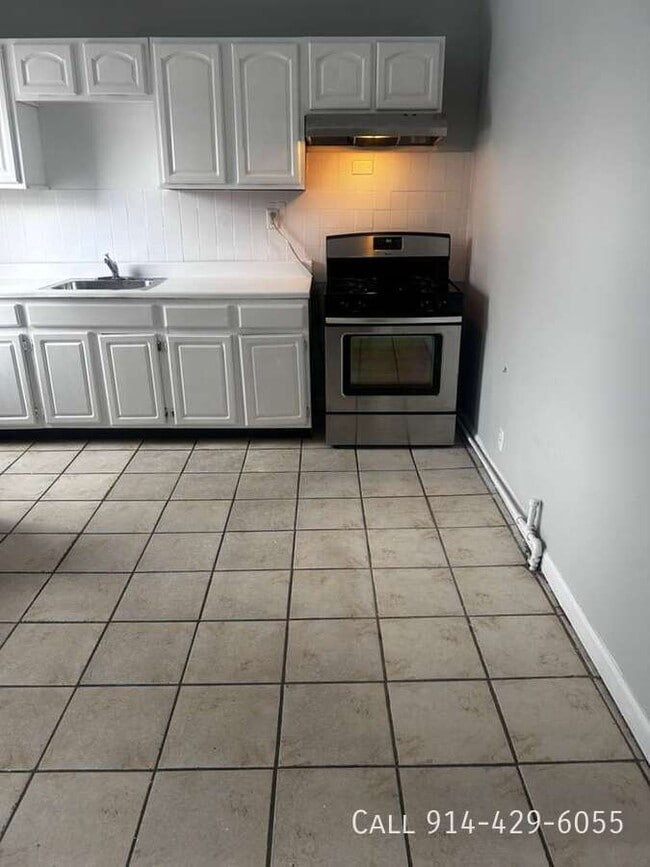 Building Photo - 44 Vineyard Ave