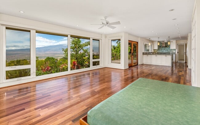 Building Photo - Beautiful Custom Built Home in Wailuku Heights, 2 Bed/3 Bath with Flex Room, Magnificent Ocean/Mo...