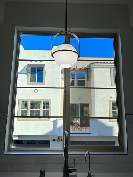 kitchen sink light - 328 Lagoon Way