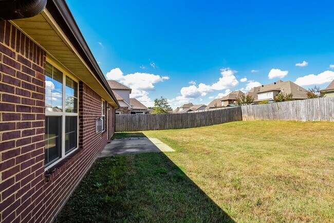 Building Photo - 2952 N Hartland Dr