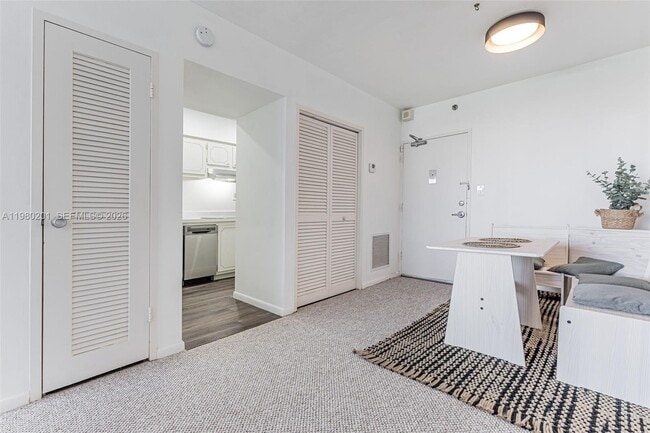 Building Photo - 1000 West Ave