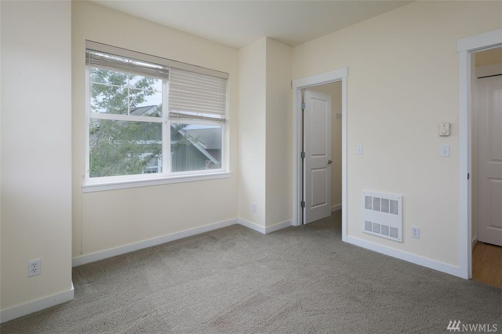 Building Photo - 1739 27th Ln NE