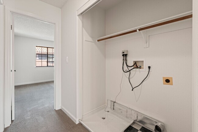 Building Photo - 14408 Outrigger Dr