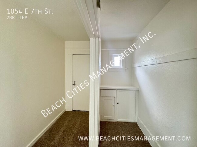 Building Photo - 1054 E 7th St