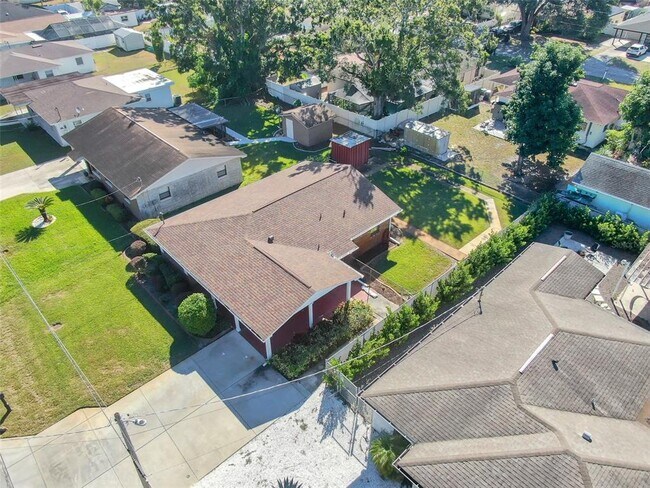 Building Photo - 2912 W Lake Ave