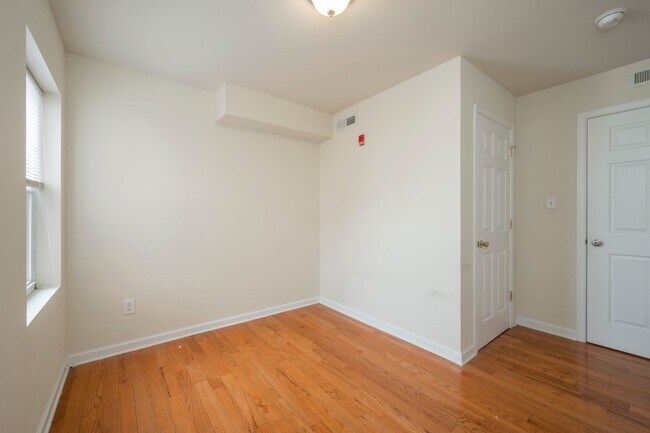 Building Photo - 1519-21 N 16TH ST Unit C4