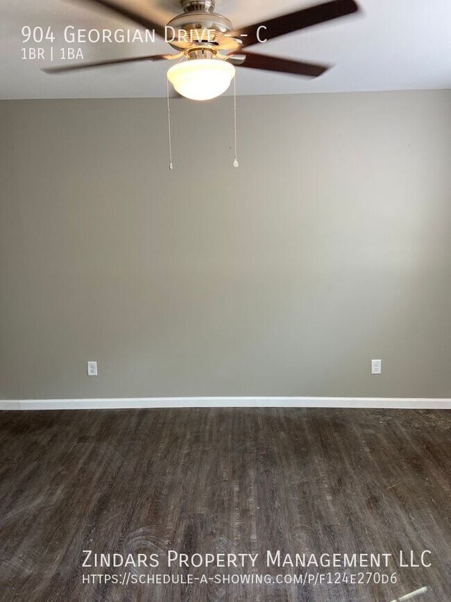 Building Photo - 904 Georgian Dr