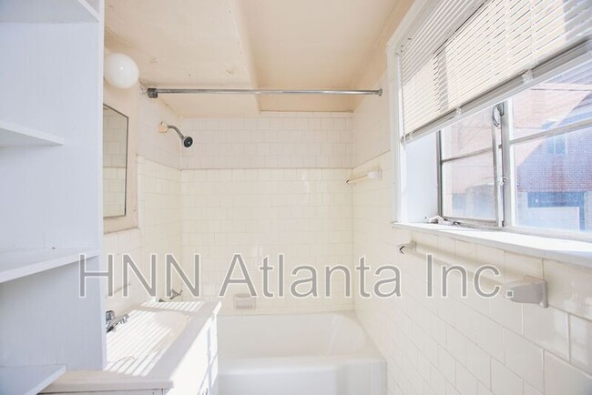 Building Photo - 1337 Briarwood Dr NE