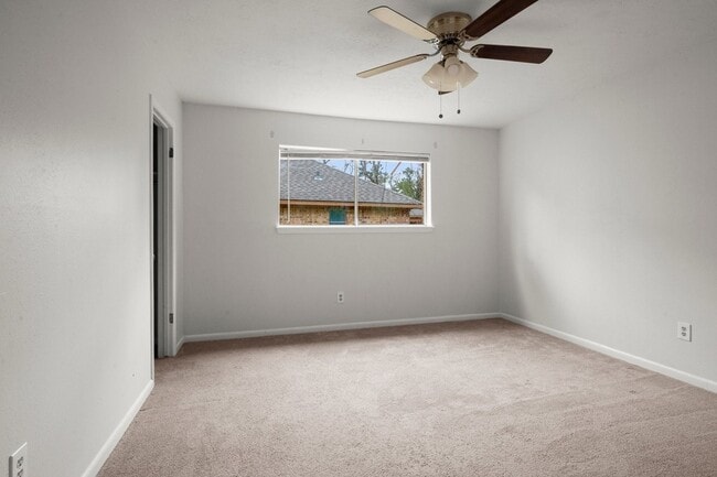 Building Photo - 706 Shenandoah Dr