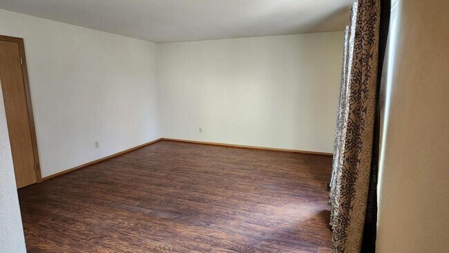 Building Photo - 530 N Orchard Ave