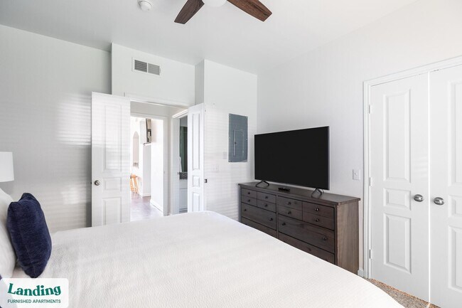 Building Photo - 1000 Henderson St