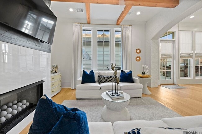 Building Photo - 3317 Pointe-Marie Dr