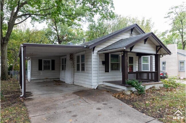 Primary Photo - 705 S Pershing Ave